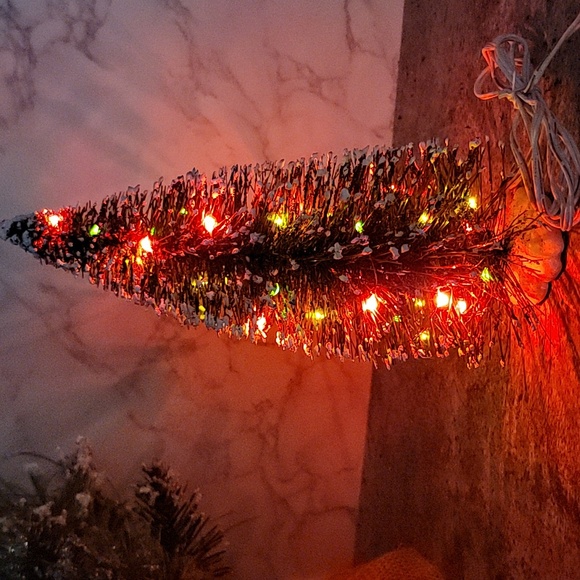 vintage o'well bottle brush lighted christmas tree - Picture 3 of 12